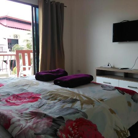 Nb House Hotel Phuket Bagian luar foto