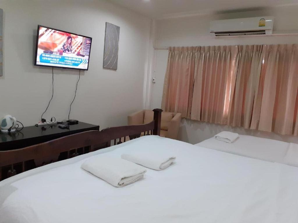 Nb House Hotel Phuket Bagian luar foto